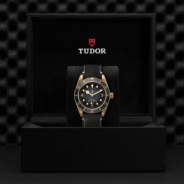 TUDOR Black Bay Bronze M79250BA-0001 - Image 5